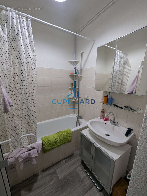 Appartement à SAINT-GERMAIN-LESPINASSE