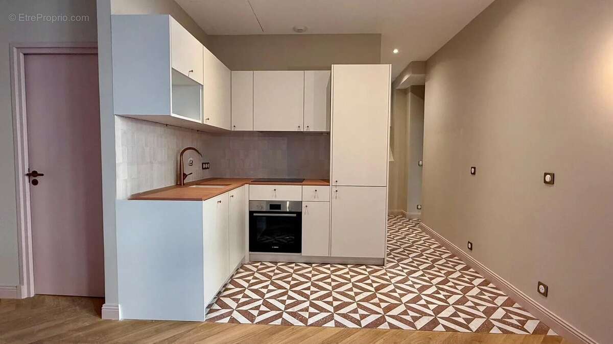 T3 Rénové dans immeuble Bourgeois - photo 2