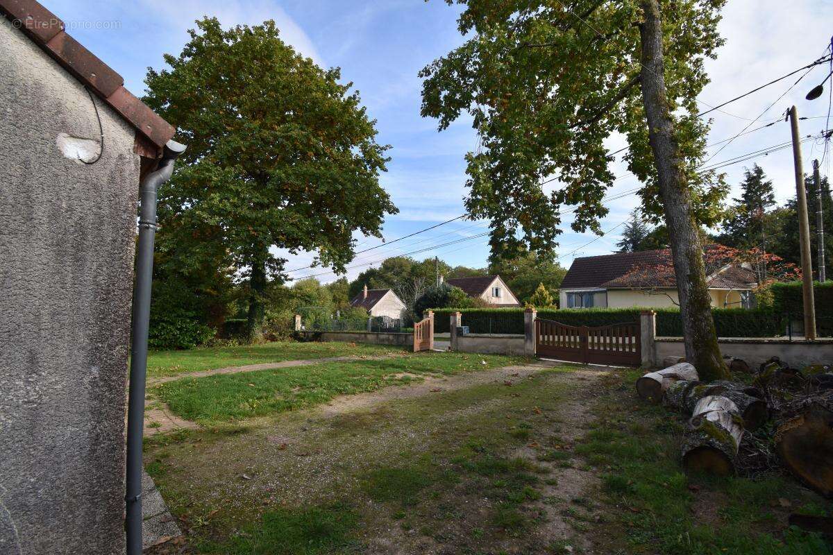 Maison à SAINT-SATUR