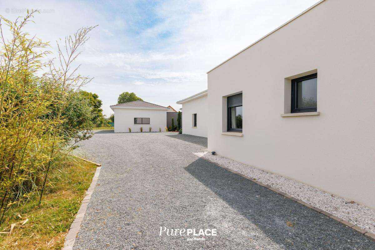 Villa d’architecte contemporaine avec piscine chauffée et vues sur le Puy de Dôme et le Sancy - photo 36