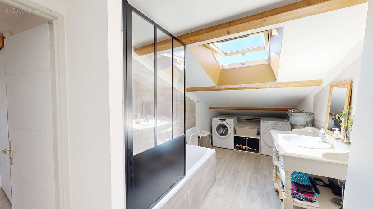 Appartement à FORCALQUIER