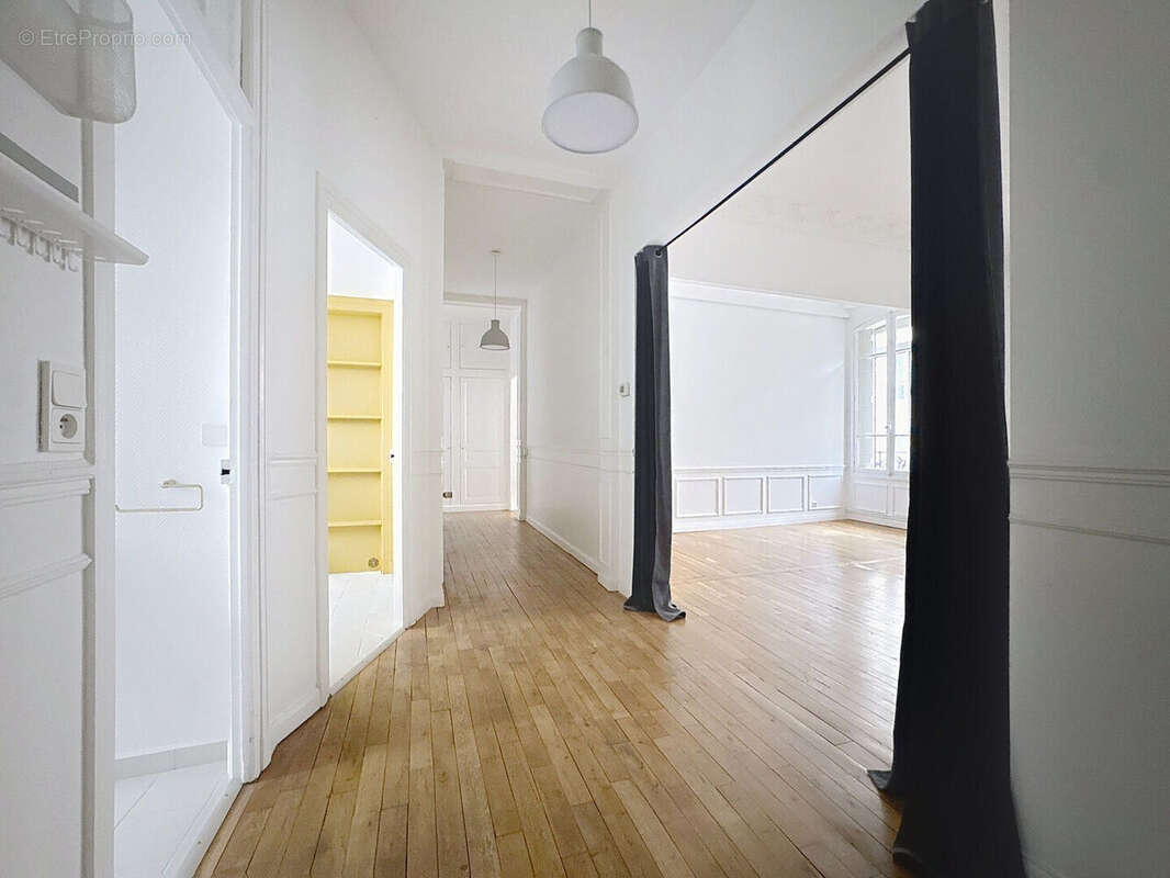 À vendre - rue de tambour - hyper centre de reims - appartement type 5 - 3 chambres - parking - cave - photo 4