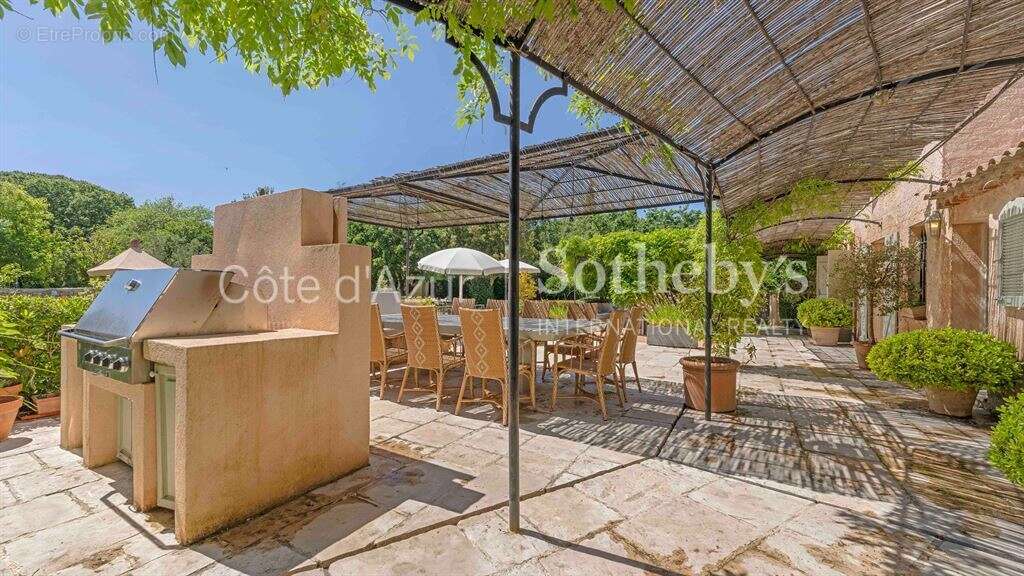 Villa provençale 210 m² avec piscine et jardin paysager proche Pampelonne - photo 17