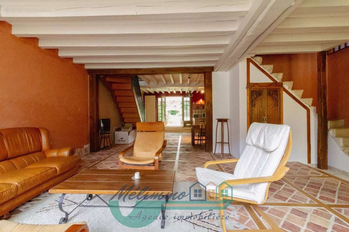 Maison à MOUTIERS-EN-PUISAYE