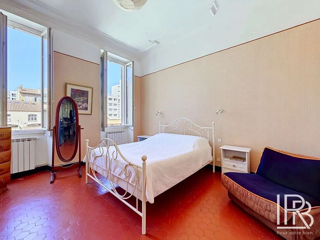 Appartement à MARSEILLE-1E