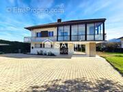 Photo 1 - Maison à ECHIROLLES