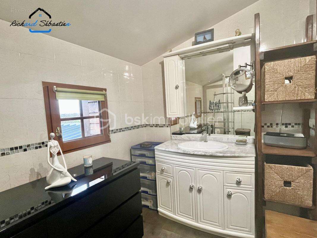 Maison à LAUNOIS-SUR-VENCE