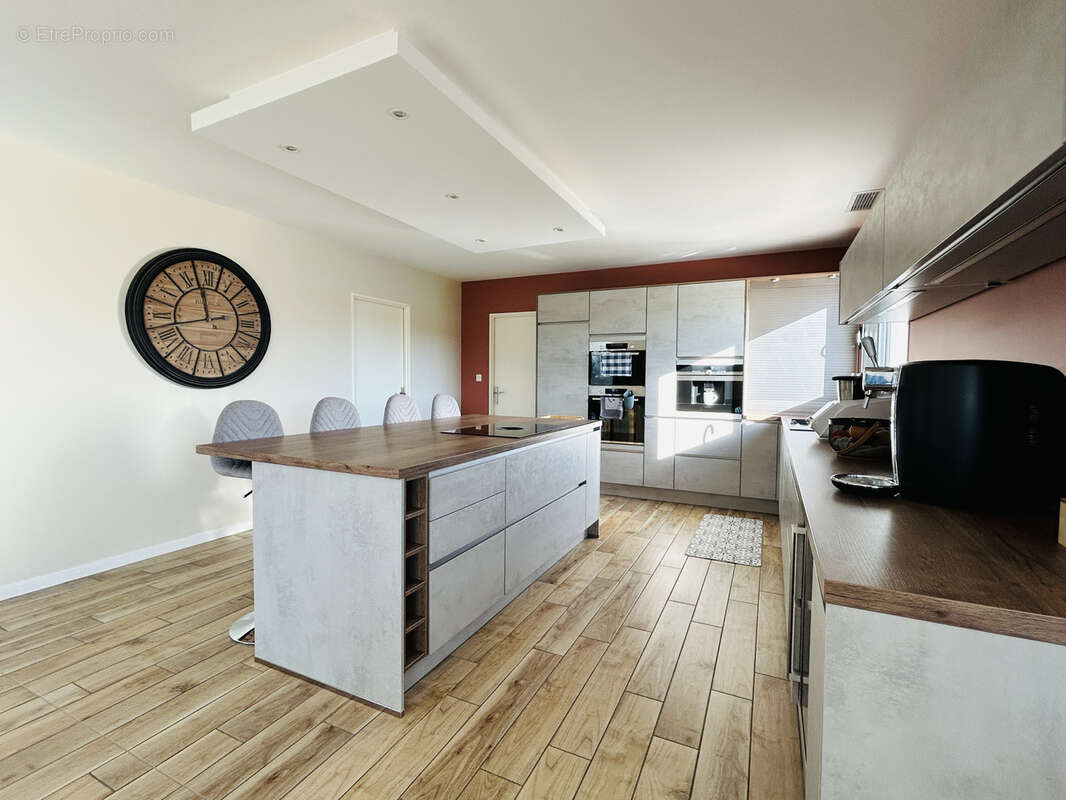 Maison à JARNAC-CHAMPAGNE