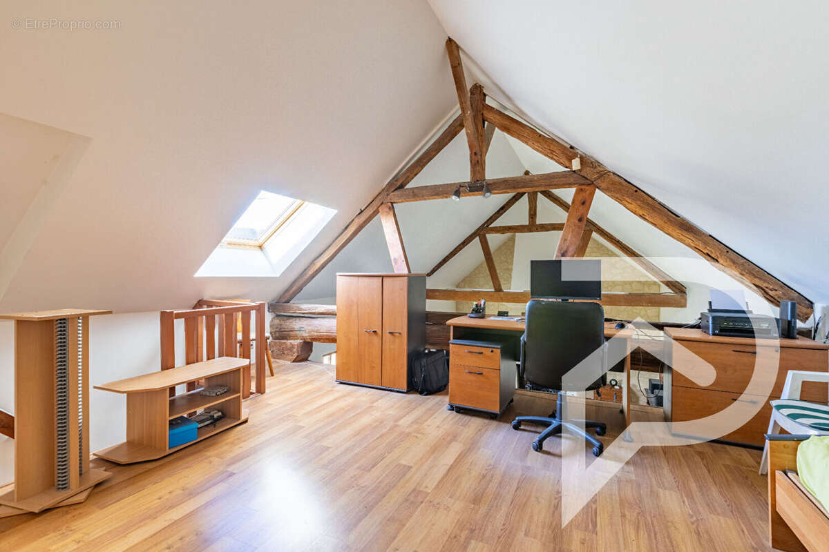 Maison à PEROY-LES-GOMBRIES