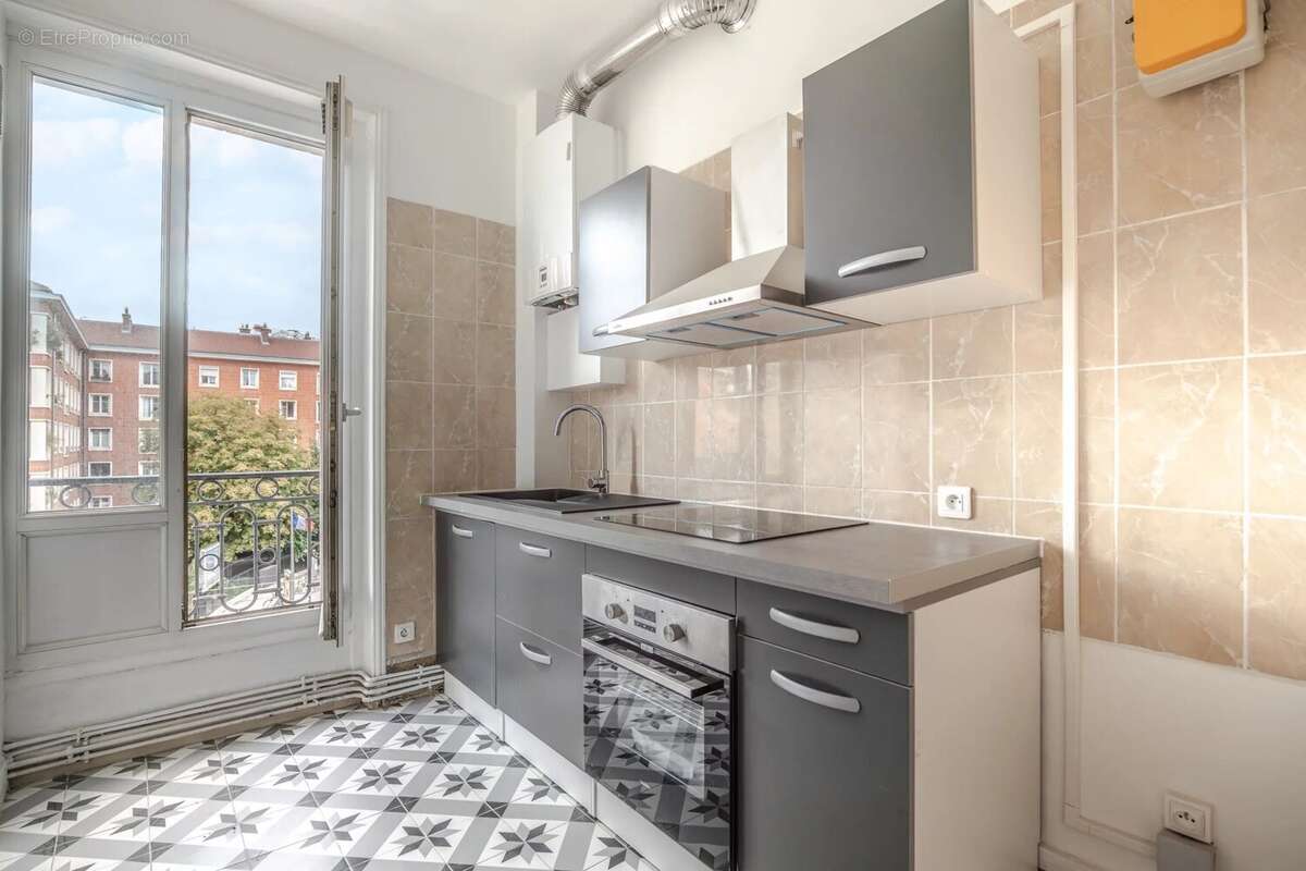 Appartement à PARIS-17E