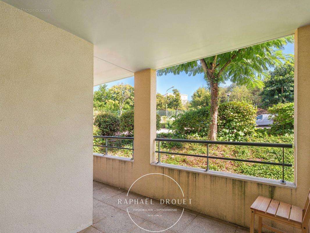 T3 avec terrasse et parking – Investissement locatif sécurisé à Grigny (69520) - photo 2