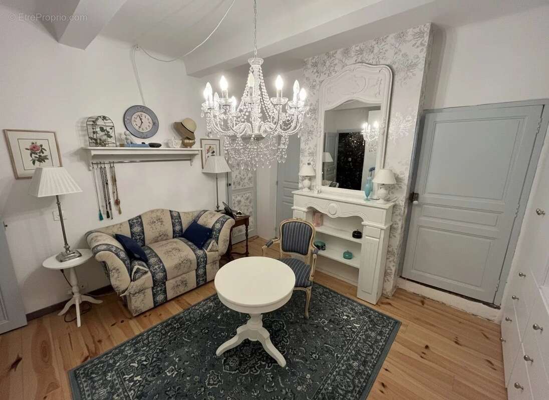 Maison à LA ROQUE-D'ANTHERON