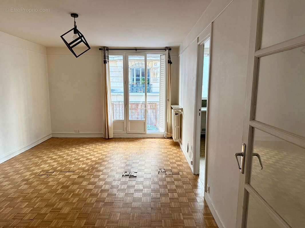 Appartement à PARIS-17E