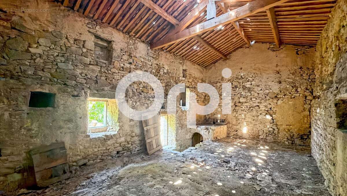 Bâtisse de 1800 sur plus de 2,8 hectares – Allègre-les-Fumades - photo 14