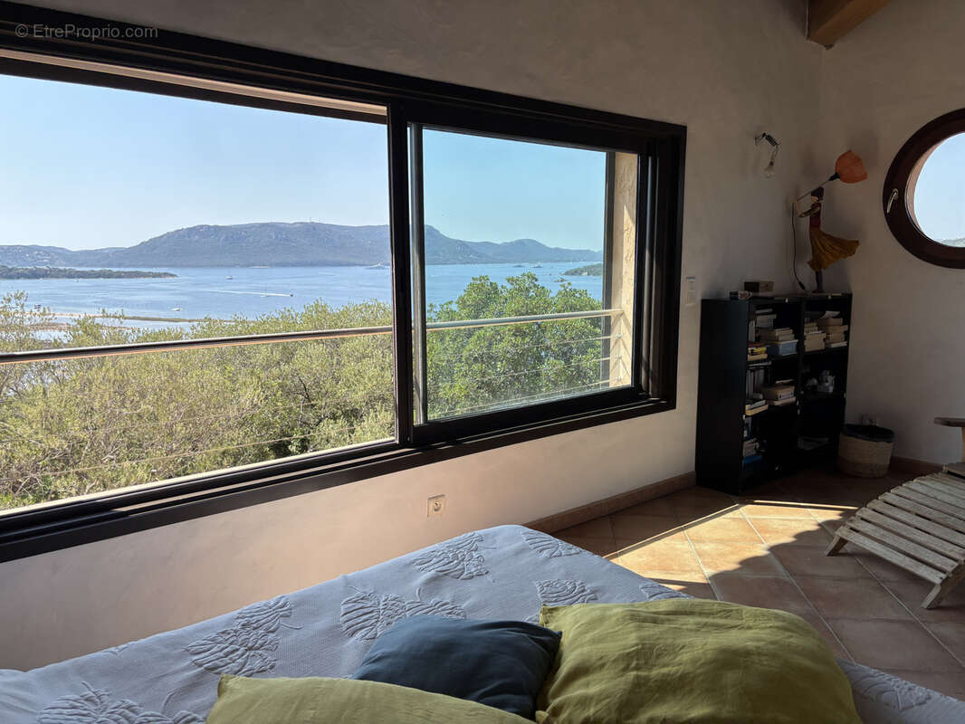 Villa avec vue mer panoramique édifiée sur un terrain de plus de 4150m2 avec piscine. - photo 12