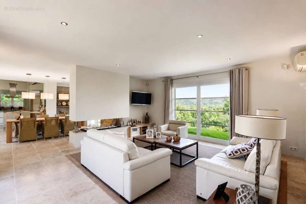 Domaine de terre blanche tourrettes - belle villa de 259 m² terrain 2756 m² - photo 3