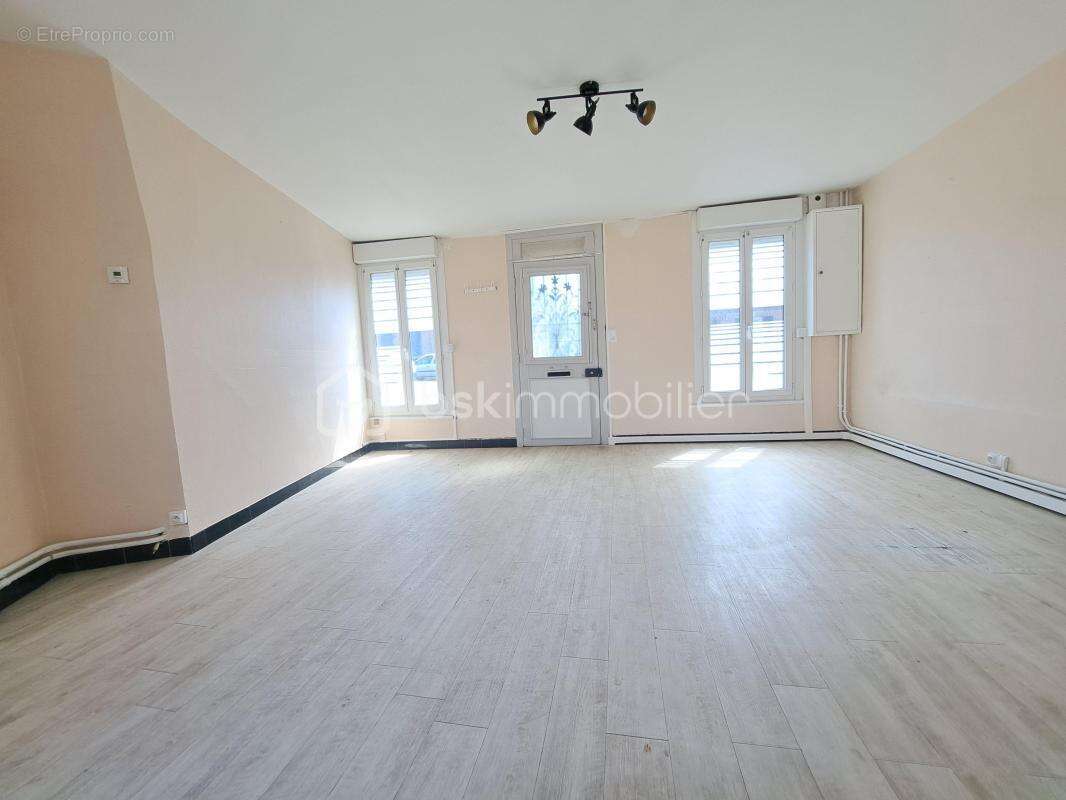 Maison avec garage et cour proche des ecoles et du centre ville d'abbeville - photo 2