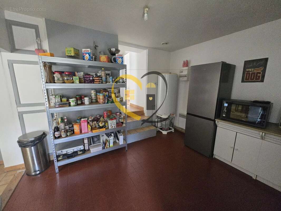 Ensemble immobilier local commercial et appartement à Henrichemont - photo 13