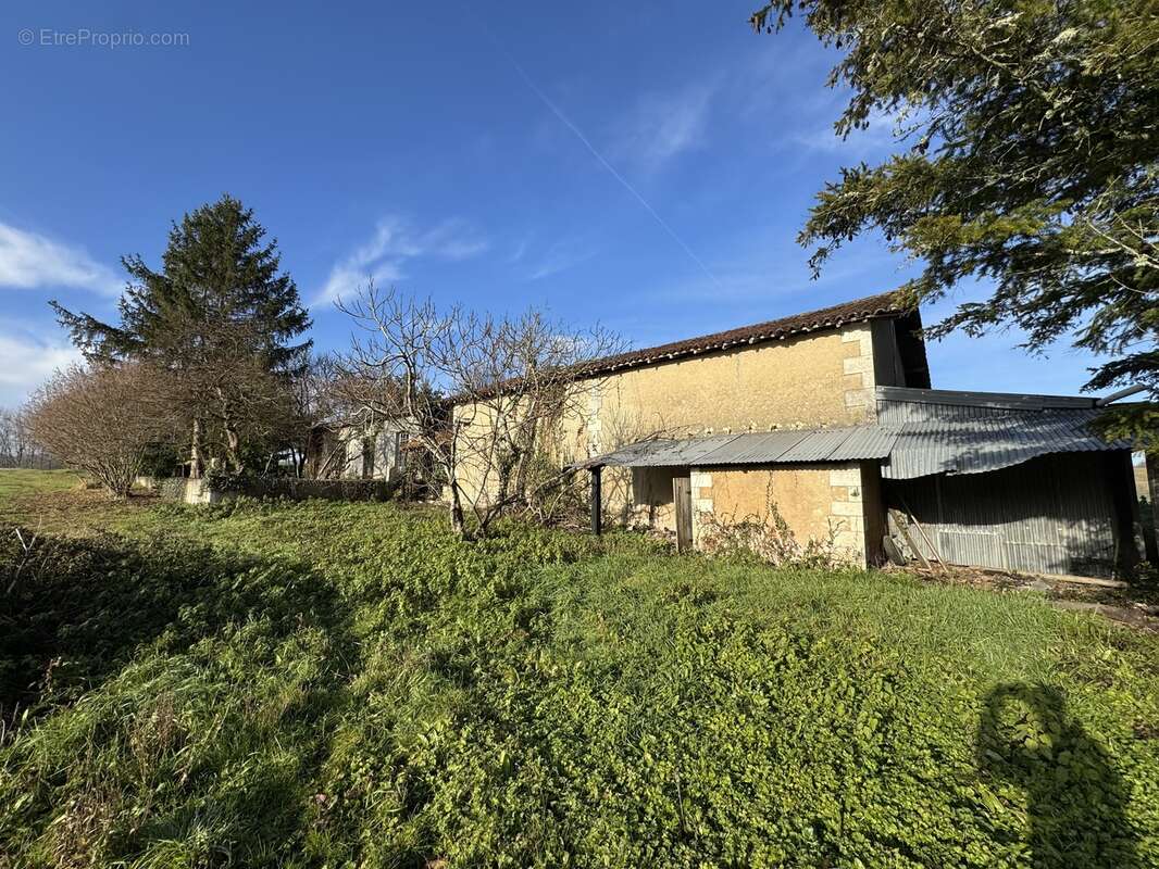 Maison 172 m² à Brossac  - photo 44