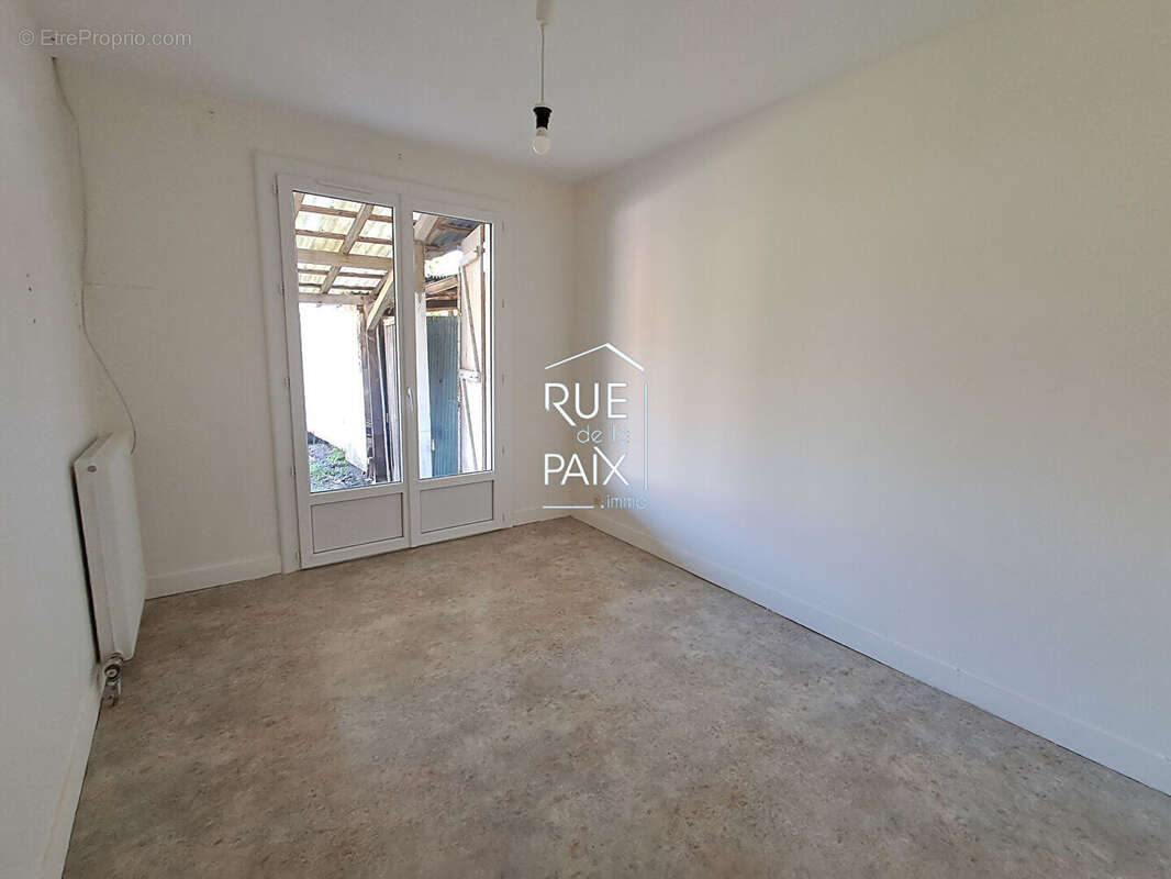 Maison de plain pied 4 chambres Serigny + Jardin de plus de 1600 m² - photo 11