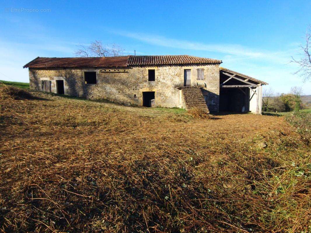 Maison à LACAPELLE-LIVRON