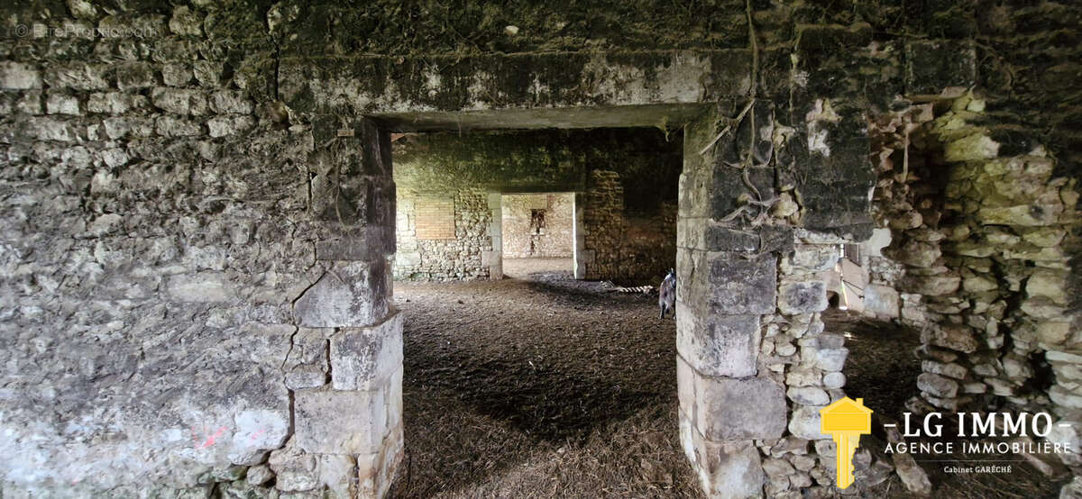 Autre à CHENAC-SAINT-SEURIN-D'UZET