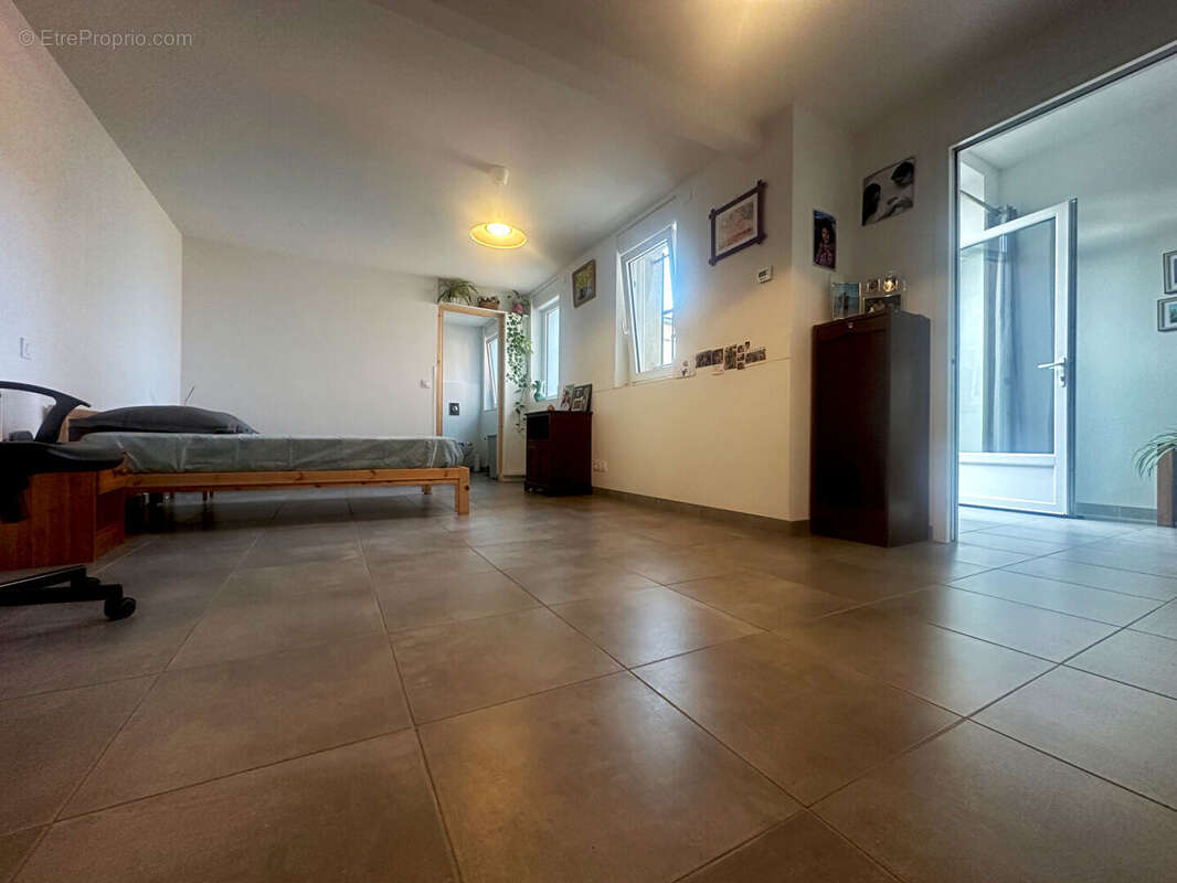 À vendre Maison/Appartement T5 entièrement rénové proche gare avec terrasse - photo 7