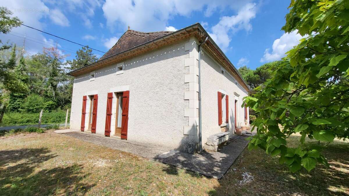 Ancienne fermette : maison  122 m² et grange  420 m² sur parcelle de 3ha environs à la campagne - photo 3