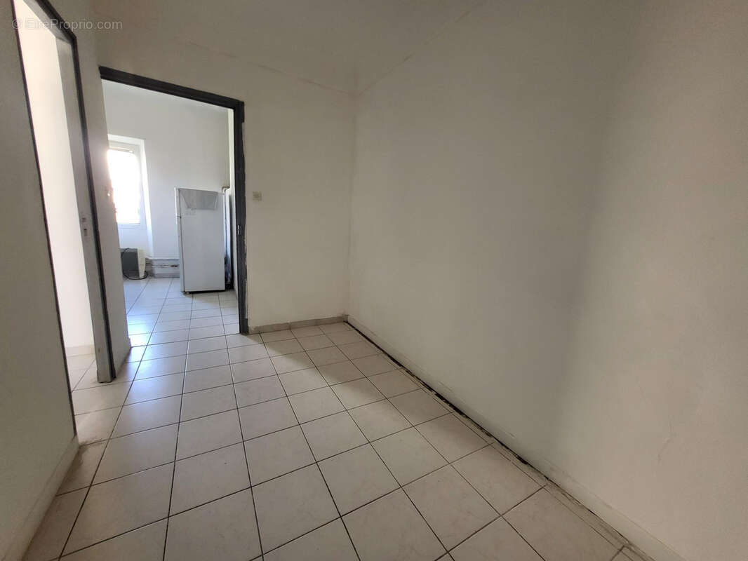 Appartement à LE REVEST-LES-EAUX