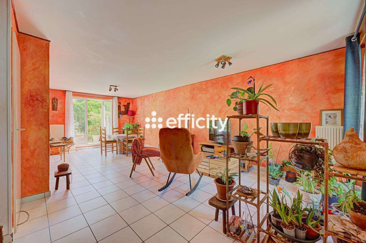 Maison 84 m² à Combs-La-Ville  - photo 3