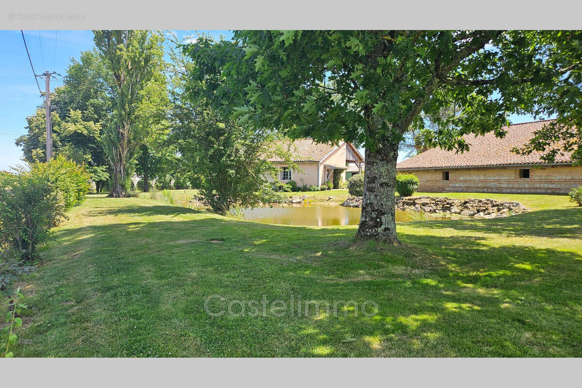 Maison 300 m² à Merles  - photo 6