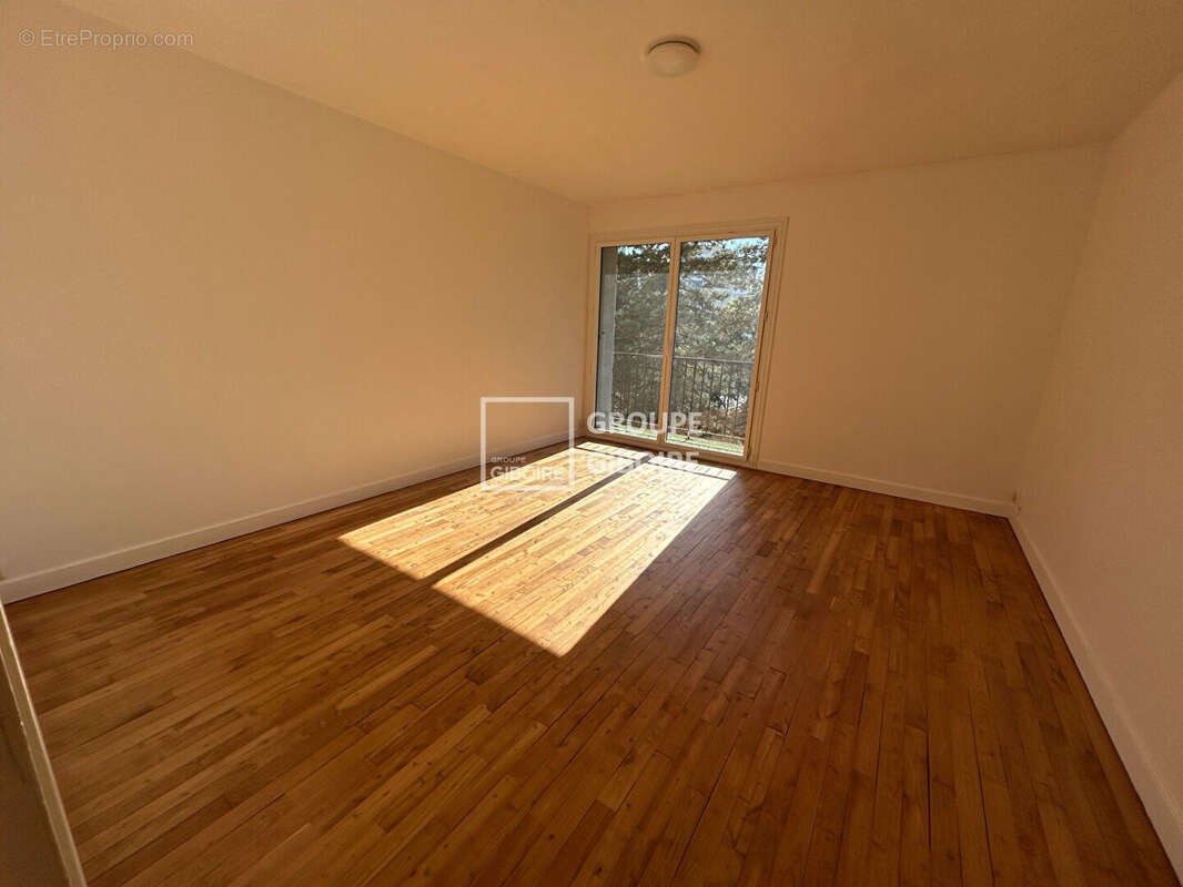 A VENDRE - AGENCE GIBOIRE - Appartement  3 pièce(s)  Secteur Bourg l'Eveque - photo 2