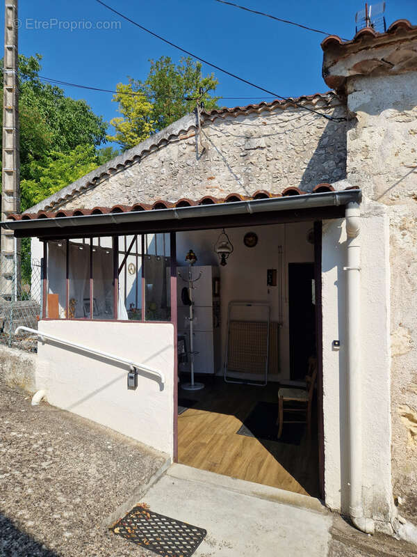 Sur les hauteurs d'Hautefage, vue MAGNIFIQUE. Ensemble immobilier Maison-Grange-Longère en pierre à rénover. - photo 19