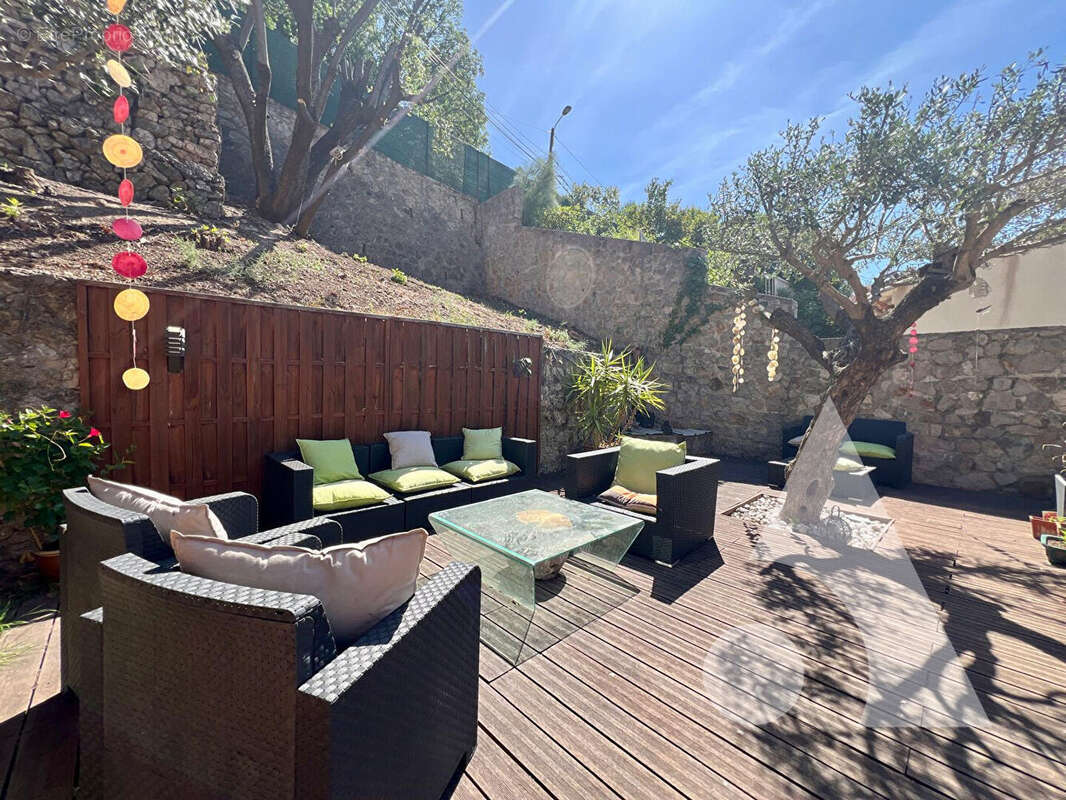 Maison à LE REVEST-LES-EAUX