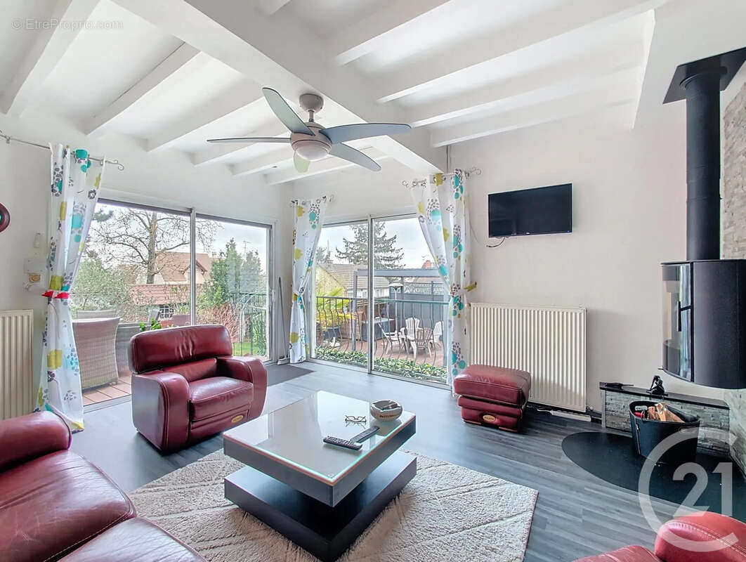 Maison à VAUX-LE-PENIL