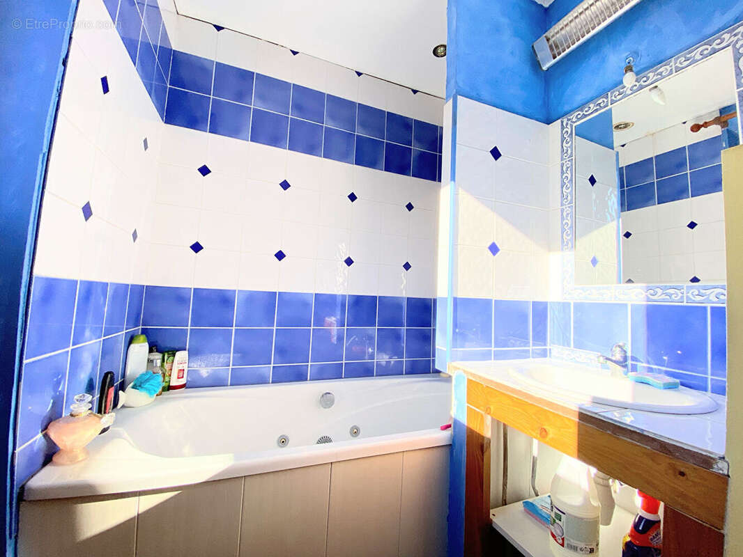 Maison à SAINT-LAURENT-DES-ARBRES