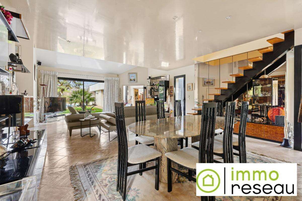 Maison à VILLENEUVE-LE-ROI