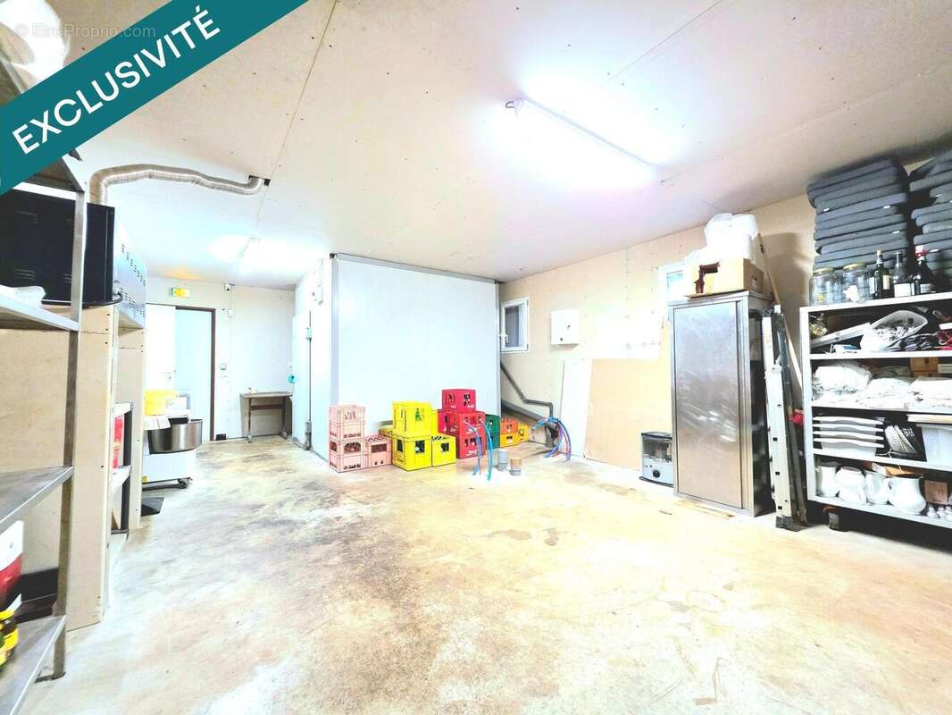 Photo 2 - Commerce à CHESSY