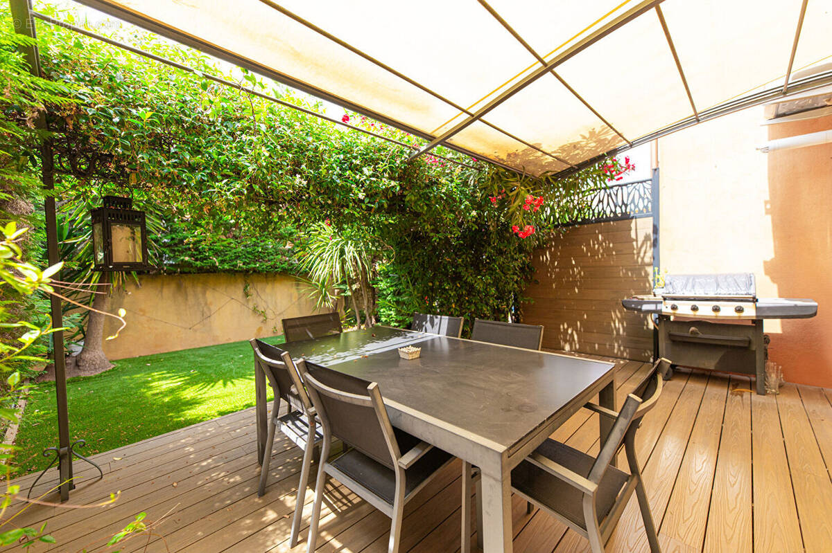 Maison à MANDELIEU-LA-NAPOULE