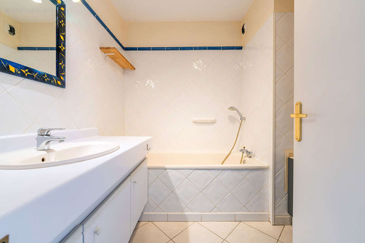 À vendre - Appartement 3 pièces avec terrasses, vue et parking, secteur saint mitre - photo 13