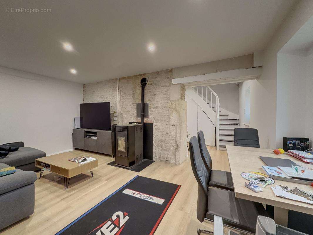 Maison à VILLECOMTE