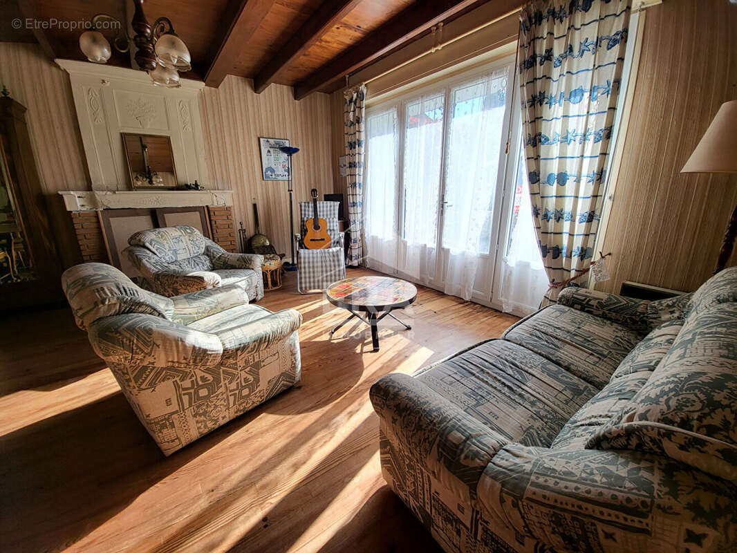 Maison à MORNAC-SUR-SEUDRE