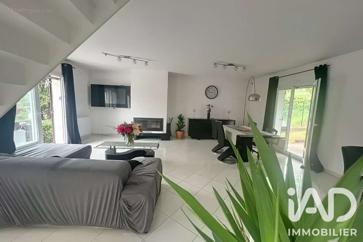 Maison 160 m² à Corbeil-Essonnes  - photo 2