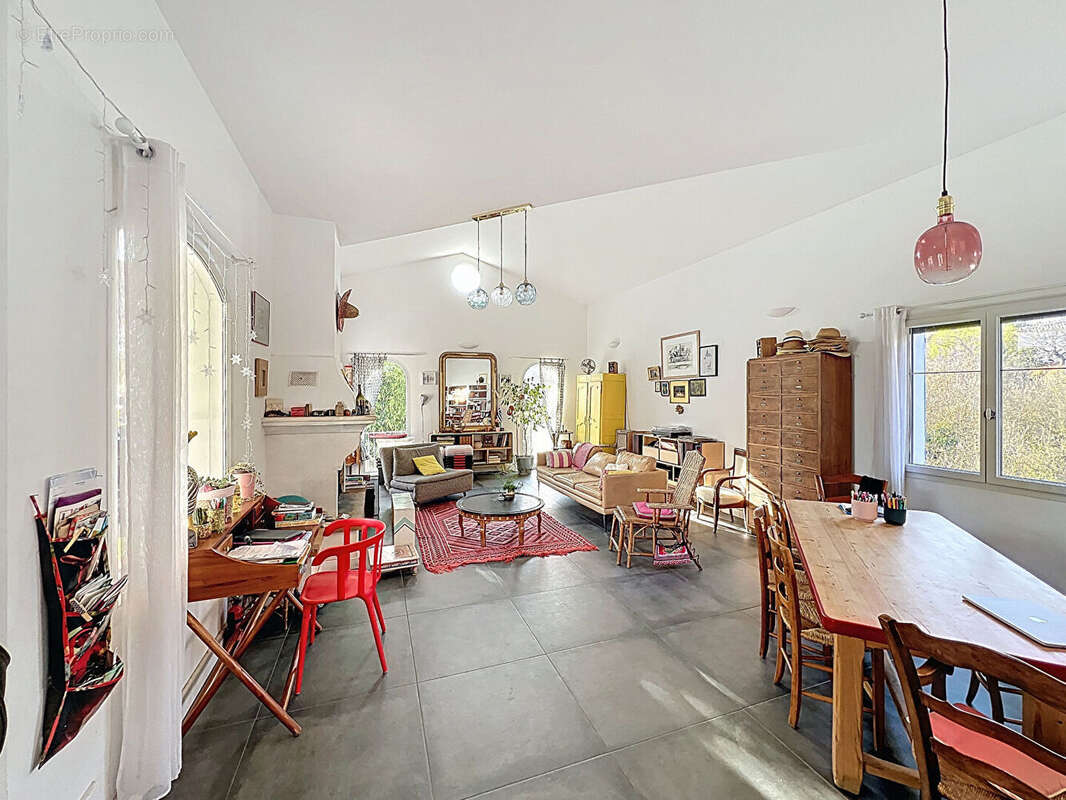 Maison à GREASQUE