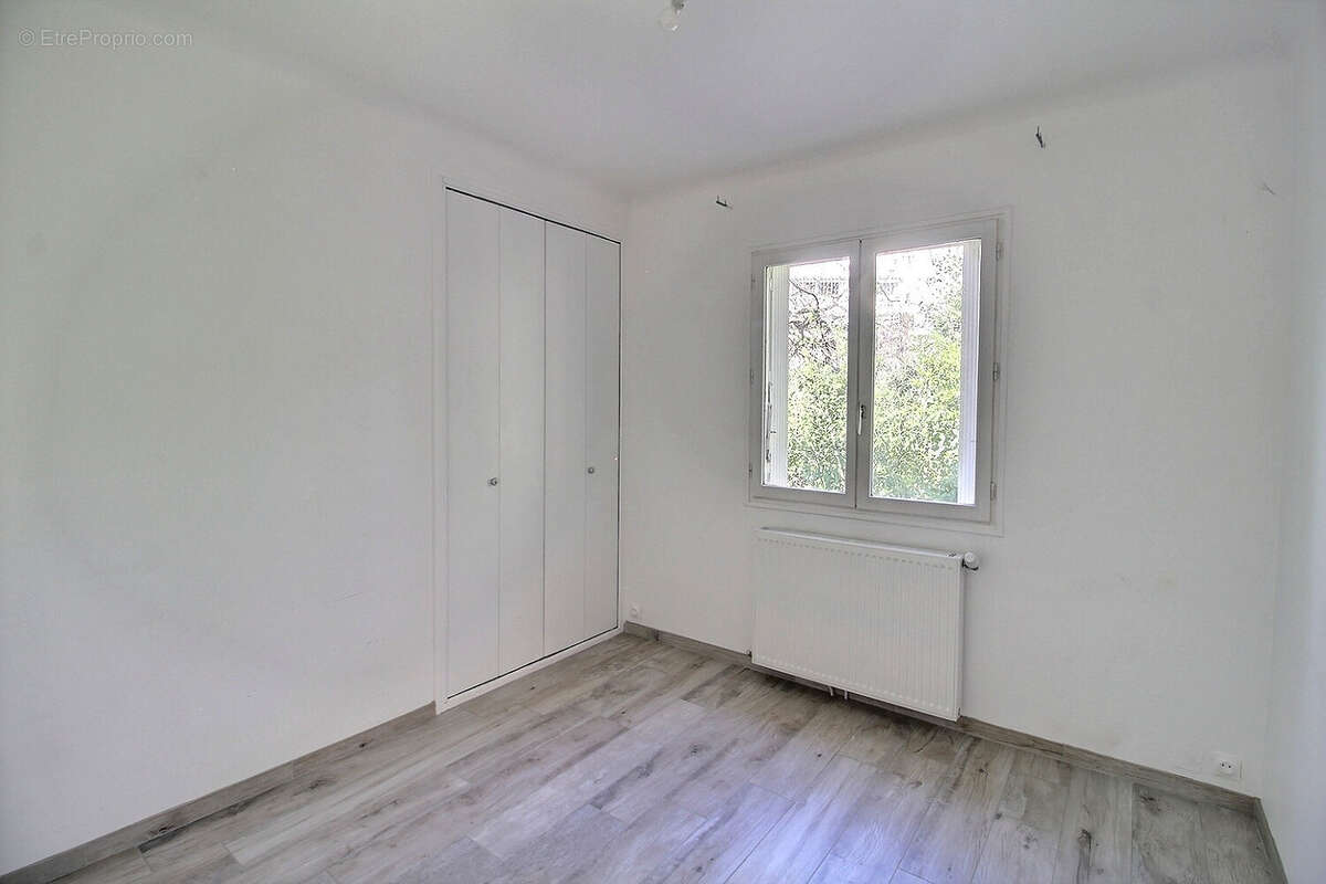 Maison à SAINT-CLEMENT-DE-RIVIERE