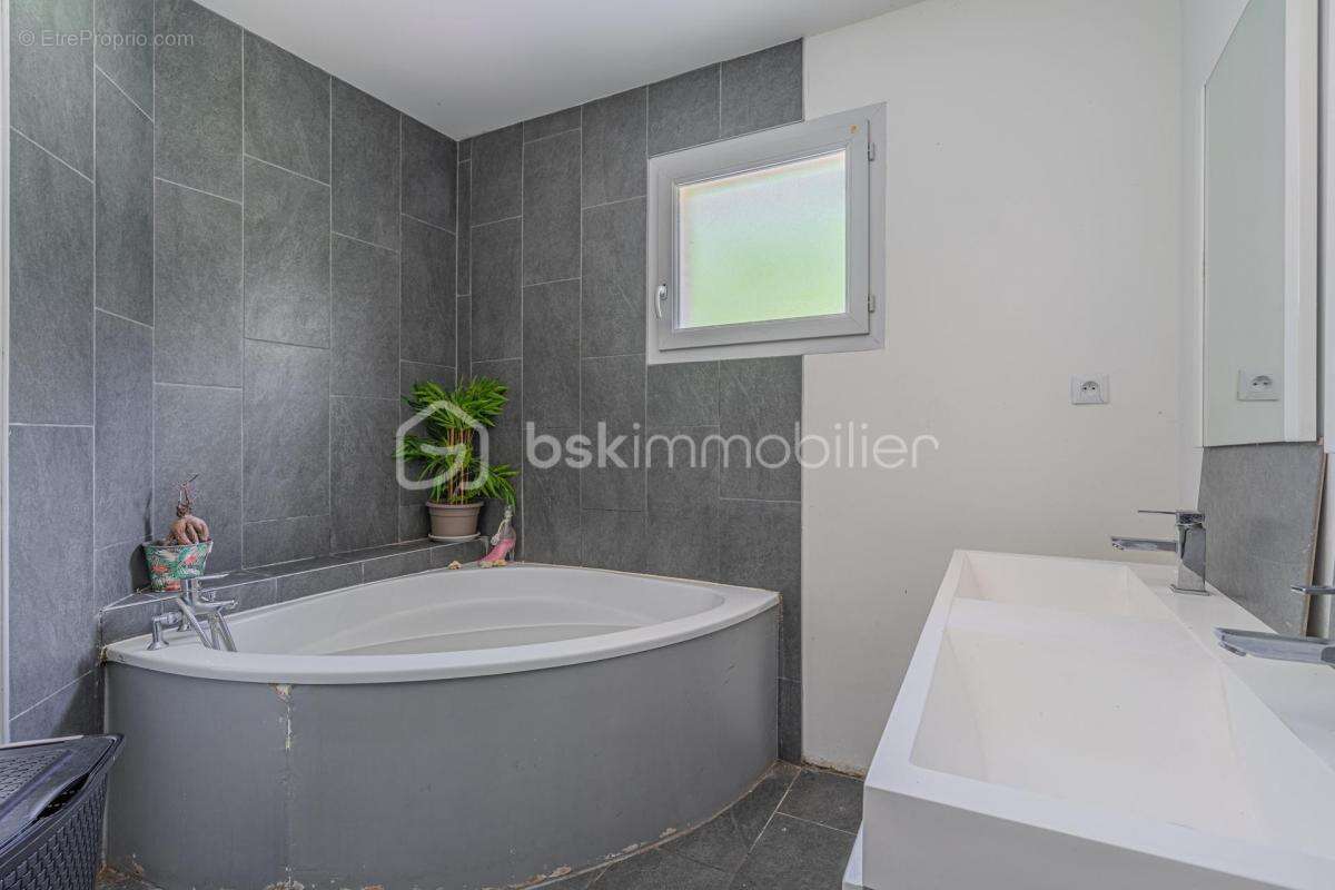 Maison à SERRIERES-EN-CHAUTAGNE