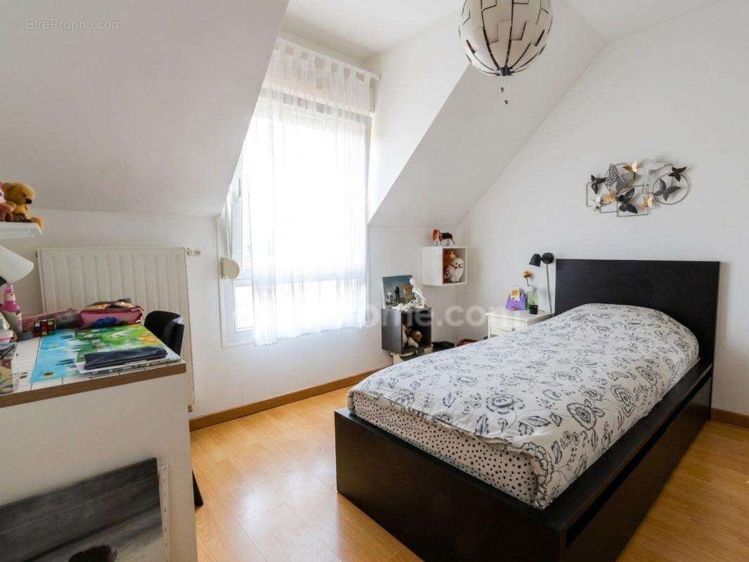 Yutz - maison mitoyenne 5 pieces avec 3 chambres, terrasse, jardin et garage ! - photo 5