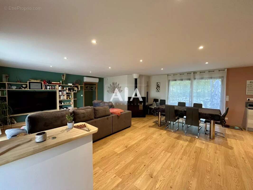 Maison à NANTEUIL-EN-VALLEE