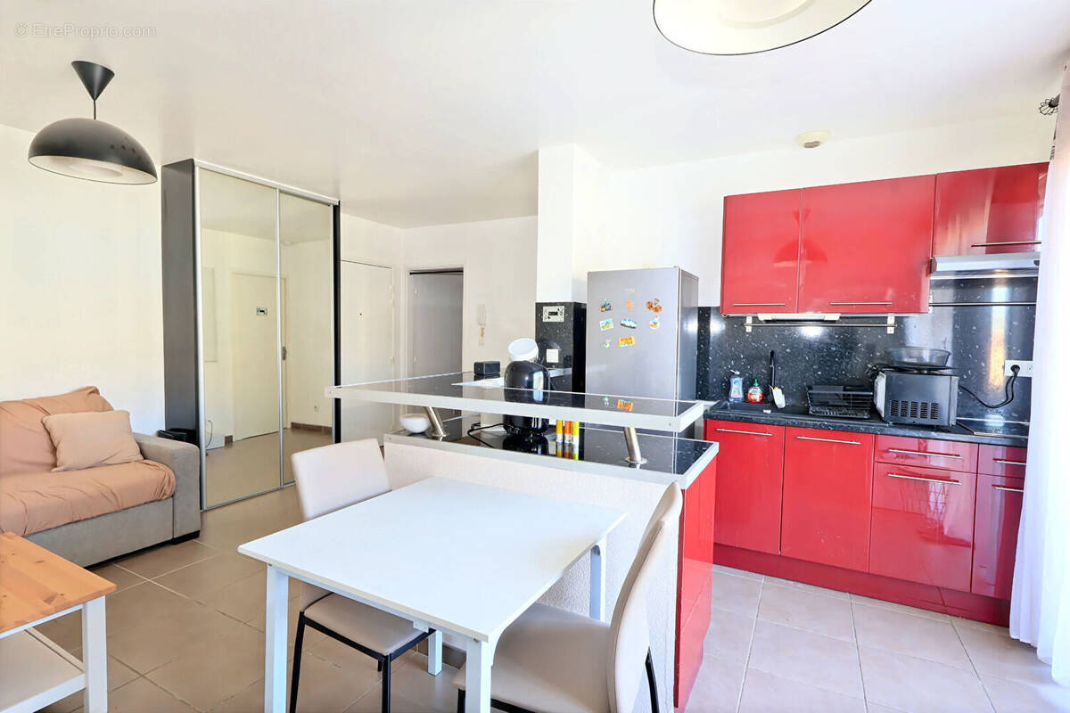 Appartement à MAUGUIO