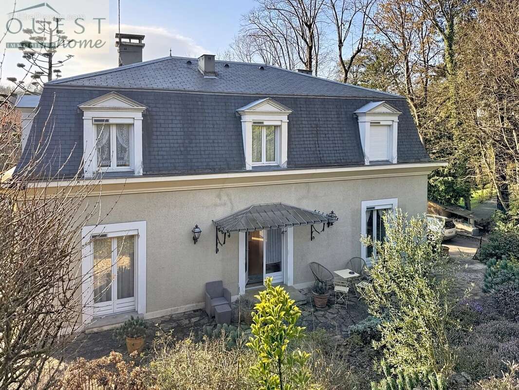 Maison à CHARBONNIERES-LES-BAINS